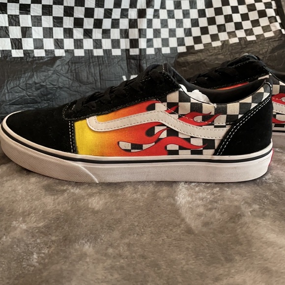 VANS SK8-LOW YOUTH SNEAKERS WITH FLAMES AND CHECKERBOARD - Picture 5 of 11